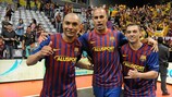 Ari, Fernandão e Saad Assis festejam após a vitória do Barcelona