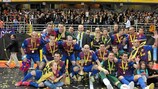 Os jogadores do Barcelona comemoram o título