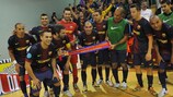 Игроки "Барселоны" отмечают решающую победу над "Литией"