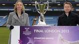 Faye White e Graeme Le Saux ajudaram a lançar a venda de bilhetes para a final de Stamford Bridge
