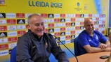 Coaches Marc Carmona of Barcelona and Dinamo's Faustino Pérez at last year's finals in Lleida