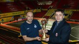 Faustino Pérez (left) and Aleksandr Sarkisyan pose with the trophy ahead of their semi-final at the Tbilisi Palace of Sport