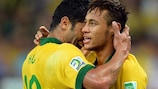 Neymar e Hulk promovem benefícios do futsal