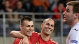 Spain up to speed as Czechs look back