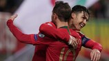 Cristiano Ronaldo e Bernardo Silva festejam um dos golos de Portugal
