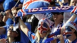 Исландские болельщики здорово поддержали своих соотечественниц