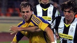 Igor Stasevich (FC BATE Borisov) y Paolo De Ceglie (Juventus)