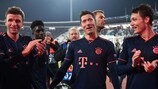 Bayern's Robert Lewandowski accepts the applause on Matchday 5