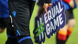 Os jogadores exibiram cartazes com #EqualGame nos jogos da Champions League