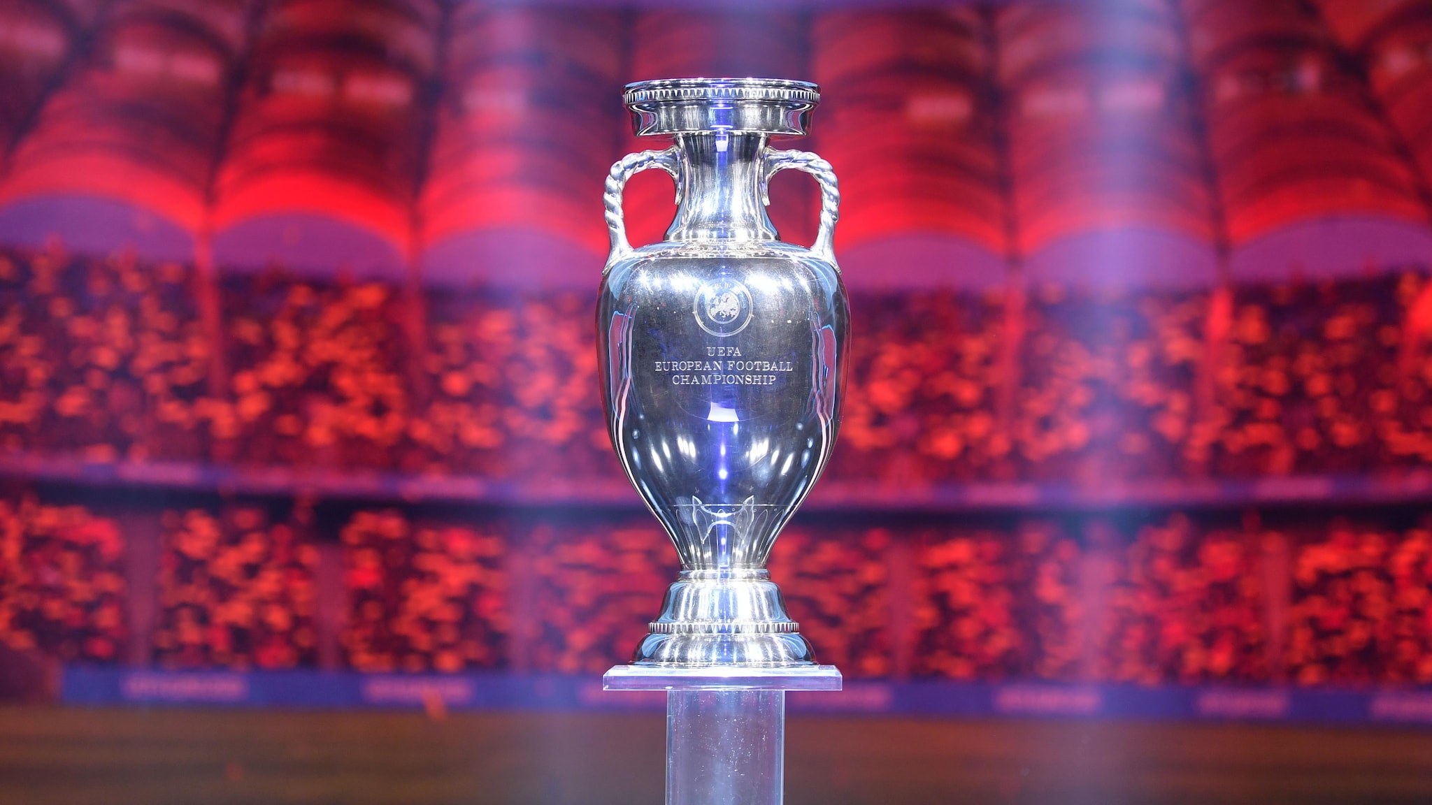 Die Trophäe der UEFA EURO 2020 - der begehrteste Preis ...