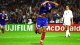 David Trezeguet celebra su gol de oro para Francia en la final de la UEFA EURO 2000