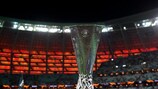 Le trophée de l'UEFA Europa League, avant la finale entre Chelsea et Arsenal.