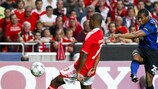 Antonio Valencia tenta la sorte contro il Benfica