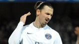 Zlatan Ibrahimović reage durante a primeira derrota do Paris na Ligue 1