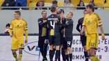 Les joueurs de Lokeren fêtent leur but victorieux