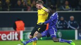 Ciro Immobile, autor do golo do Dortmund, tenta ultrapassar Fabrice N'Sakala, do Anderlecht