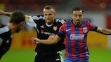 AaB's Rasmus Würtz shoulder to shoulder with Steaua's Lucian Sânmărtean