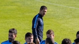 Diego Simeone oversees Atlético's pre-match training session