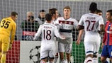 Thomas Müller (ao centro) festeja após fazer o golo do Bayern