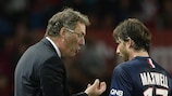 Laurent Blanc makes his point to another Barcelona old boy, Maxwell