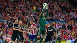 Mark Schwarzer claims a cross during Chelsea's 0-0 draw with Atlético
