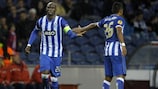 Eliaquim Mangala (FC Porto) celebra su gol con Alex Sandro