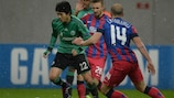 Schalke's Atsuto Uchida (left) takes on Iasmin Latovlevici of Steaua