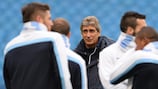 Manuel Pellegrini with the Manchester City squad