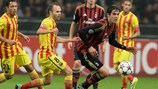 Kaká échappe aux Barcelonais