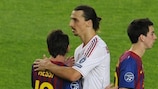 Lionel Messi y Zlatan Ibrahimović se saludan tras los cuartos de final del año 2012