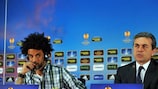 Cristian (left) and Fenerbahçe coach Aykut Kocaman in the pre-match press conference