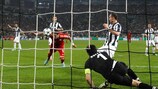 Gianluigi Buffon s'incline devant Mario Mandžukić