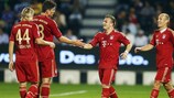 Il Bayern festeggia la quinta rete contro lo Schalke a Doha