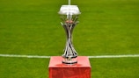 Il trofeo del Campionato Europeo Under 17 UEFA
