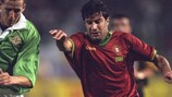 Luís Figo en un partido con Portugal en 1995