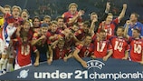 Los jugadores de la República Checa celebran el título