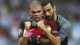 Rui Patricio e Pepe são dois dos quatro portugueses que integram o "onze" ideal do UEFA EURO 2016