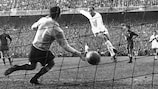 1956/57: Gento doubles up for Madrid
