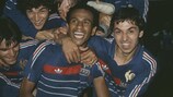 Jean Tigana e Alain Giresse festeggiano la vittoria sulla Spagna per 2-0 in finale dei Campionati Europei UEFA 1984 