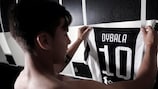 Paulo Dybala y su colección de camisetas