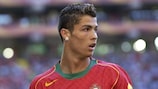 Cristiano Ronaldo, então com 19 anos, esteve em destaque no EURO 2004 por Portugal