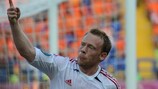 Michael Krohn-Dehli celebra su gol con Dinamarca