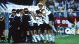 A Alemanha festeja o empate à beira do fim obtido por Thomas Hässler