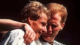 Jürgen Klinsmann e Matthias Sammer festejam um golo contra a Rússia