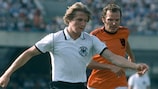 Bernd Schuster en duel avec  Willy van de Kerkhof