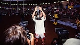 Бриан Лаудруп с трофеем чемпионата Европы