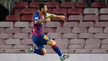 Lionel Messi festeja o incrível golo que fez o 2-0 para o Barcelona