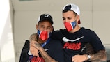 Neymar (à gauche) et Leandro Paredes