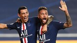 Ángel Di María e Neymar celebram após combinarem para o segundo golo do Paris