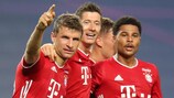 O Bayern comemora o segundo golo de Serge Gnabry